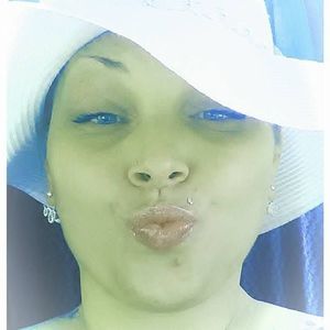 Meet your Posher, Candice